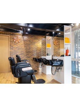 <理容室>完全マンツーマン×2席のみのプライベートサロン”ZiZi”周りを気にせずお悩みも相談しやすい◎