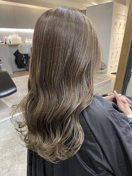 シア(sia) 柔らかベージュハイライト