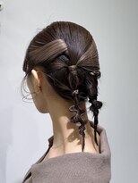 ペロ(pelo)&nbsp;[アレンジ]毛流れを仕込んだ編み下ろしアレンジ