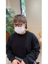 シフト(SHEEFT)&nbsp;タイトに収まるコンパクトショートの端正で洗練されたシルエット