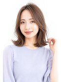 外ハネミディとインナーカラー