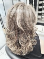 ヘアースタジオ ジェイワン(hair studio J ONE)&nbsp;40代50代60代/グレーベージュ/ハイライト/白髪ぼかし/脱白髪染め