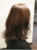 軽やかに揺れる毛先でこなれ感のある大人の女性に!