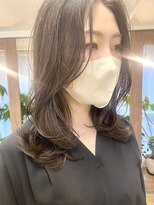 インビテーション(invitation) ロングレイヤー・黒髪レイヤースタイル・センター前髪