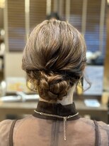 ゼル 一社店(ZELE) 三つ編みローシニヨン