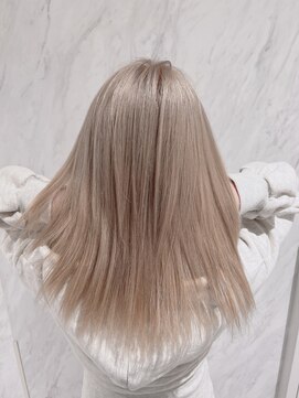 リー 京橋(Lee) 店長今里☆ベースを活かしてブリーチせずミルクティーベージュ☆