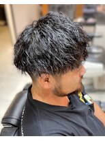 フリーク バーバーショップ 都島店(FREAK BARBER SHOP) 黒髪縦落ちツイストスパイラルパーマツーブロックマッシュ