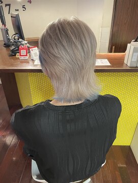 ヘアースペースブルーム プリュス 石橋店(HAIR SPACE BLOOM plus) 石橋/ウルフカット/ホワイトカラー/水色カラー/コスプレ/ホスト