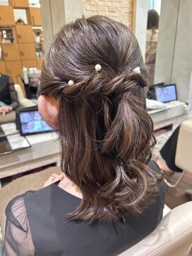 ヴィサージュプラス(VISAGE plus) 大人かわいい♪華やかハーフアップスタイル