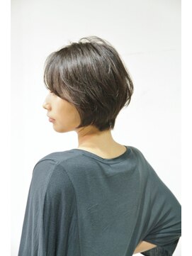 ハンドドライできまるひし形ショートボブ