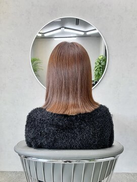 クロア(CHROA) イル名 【ビンクページュで柔らかぱっつんミディアムスタイル】