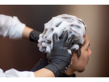 グレイスフル バーバープラチナム 六本木店(Graceful Barber platinum)の写真/【資生堂グルーミング本格ヘッドスパコース ￥7700】大人Men's御用達の個室サロン◎[六本木]