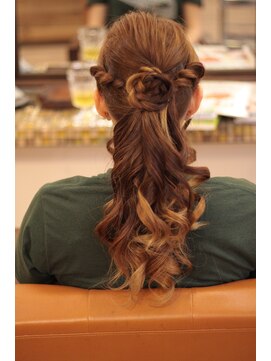 レアリス ヘアーデザイン(REALIS hair design) ロープ編みとポニーテール