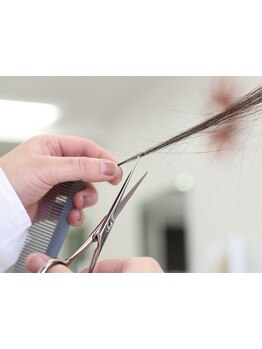 【人気のニューヨークドライカット】 髪が「キレイ」に変わる、髪一本一本をカットしていく最高技術☆