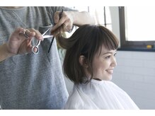 一人一人の骨格や髪質に合わせた丁寧なカット。そして、しっかりとお客様と向き合うカウンセリング◎
