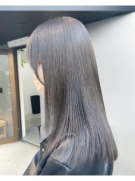 ネイヴィル(navile) ◎オリーブベージュ まとまりのある艶髪