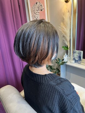 ソフ(soph) 個性的カラーでショートボブ