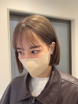 ルーム(Loom.) 切りっぱなしボブミルクティーベージュ