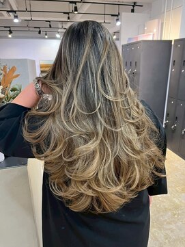 メリー オオサカ(Merly Osaka) 海外バタフライレイヤーカット×バレイヤージュ