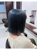 ムートン(Mouton)&nbsp;淡いブルーカラー＆切りっぱなしボブ