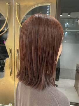 ぷつっと切りっぱ風ミディアムコーラルオレンジベージュ30代