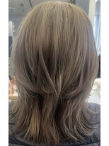 レア(l'ea) ハイライトカラーレイヤーカット