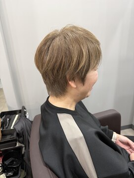 カミエ(kamie) *ショートスタイル/白髪ぼかしカラー/ベージュカラー/仁井亮