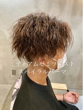 ソウス リーベ(SOURCE liebe) ミディアムツイストスパイラルパーマ【佐藤和弥】