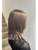 バズ(BUZZ) 白っぽベージュ!