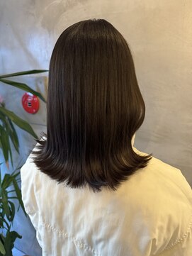 リリアーナ(LILIANA) ミディヘア 韓国ヘア アッシュ 髪質改善 縮毛矯正 暗髪カラー