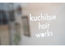 ナギ(Nagi)の雰囲気（ドアロゴは平日営業『kuchibuehair』のサインが目印です）