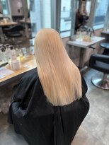 スリー 横浜(THREE) ブロンドカラー