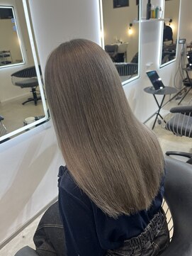 クオン 伊勢崎(QUON.) ミルクティーグレージュ