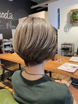 アラ モーダ(Alla moda)&nbsp;ハイトーン白髪染めくびれショート