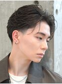 テーパーフェードフェザーパーマセンターパートビジネスヘア