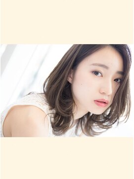 ラミューゼリゾート(la★muse resort) 柔らかベージュカラーが似合うくびれスタイル