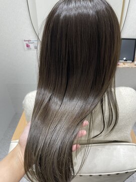 ジーナ 千葉(Zina) 赤みレスオリーブカラー