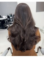 ヒン(HIN)&nbsp;動きのあるレイヤースタイル