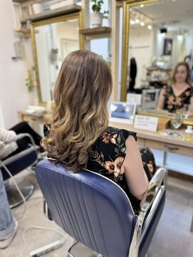 ヘアサロン プラス アーティスタ(hair salon + artista) ロングレイヤー
