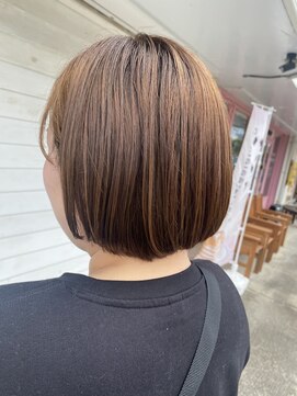 ブリック(Brick) 伸ばしかけ明るめベージュボブ