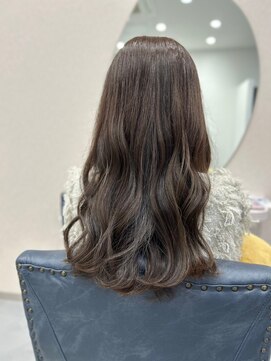 リノ(Lino) 暗めゆるふわセミロング