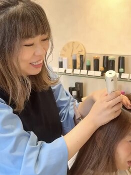 ブルーム(bloom)の写真/【マンツーマンで、責任を持って施術◎】経験豊富なベテランスタイリストが髪と頭皮のお悩みに寄り添う！