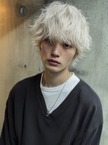 イル プラス 原宿(iLe.+) MEN’S HAIR/サーフカール/刈り上げセンターパート/ブリーチ