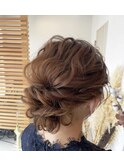 結婚式　お呼ばれヘア　シニヨン　ルーズ