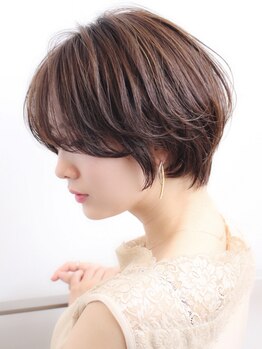 一人ひとりの骨格に合わせたショートヘアで大人可愛いを演出＊伸びても崩れないフォルムで、扱いやすさも◎