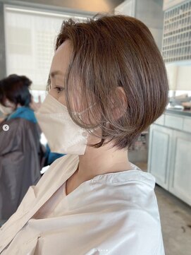 アトリエ エス atelier es HAIRDESIGN ふんわりショート/ひし形シルエット/大人ショート/20代30代40代