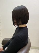 ラ ファブリック 草加(LA FABRIQUE)&nbsp;【大島】ぱつっと切りっぱなし　ストレートボブ　縮毛矯正