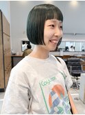 オン眉ボブ　モスグリーン　ブリーチカラー