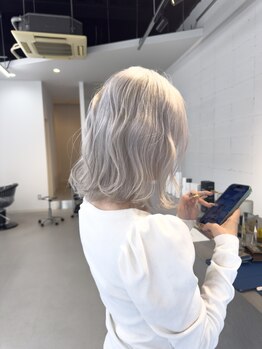 イロ(iro.)の写真/2025年度カミカリスマ受賞のオーナーが施術！一人一人に丁寧に向き合い、髪のお悩みを解決します♪