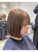 横浜西口切りっぱなしボブハイトーンカラーベージュブラウン